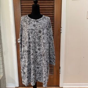 Suzanne Betro Gray Floral Long Sleeve Dress